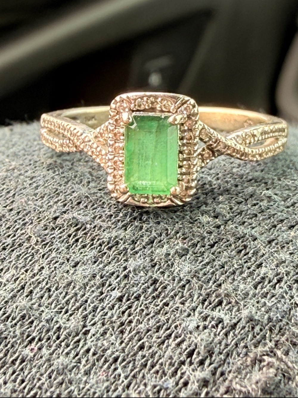 10 karat white gold natural emerald with .70 total Ct weight diamond Sz 8 1/2